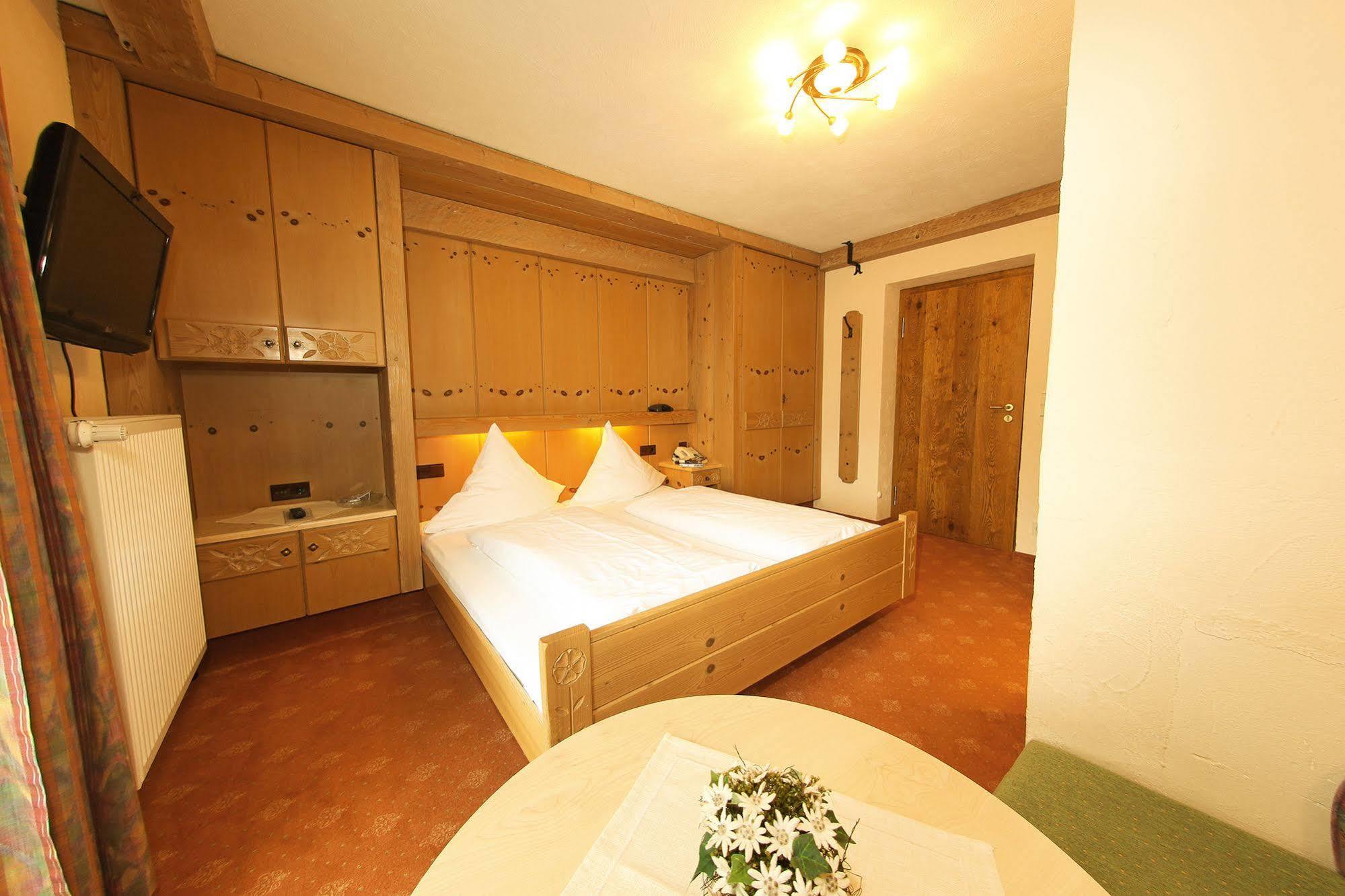 Hotel Edelweiss Garni Reit im Winkl Buitenkant foto